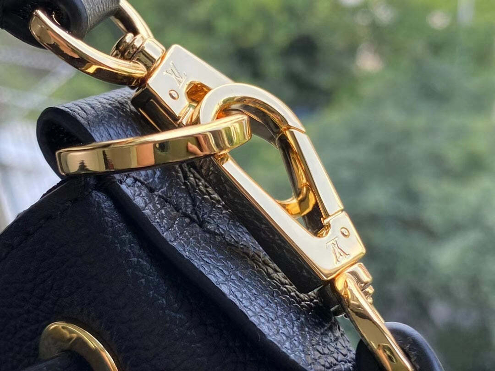 Louis Vuitton Lockme Bucket