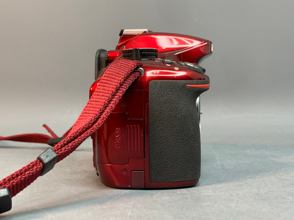 Nikon D5200 Kit 18-55mm f/3.5-5.6G VR 5.200 кадров