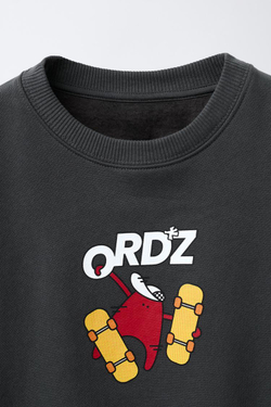 ZARA ТОЛСТОВКА С ПРИНТОМ «СКЕЙТ», ТЕМНЫЙ АНТРАЦИТ