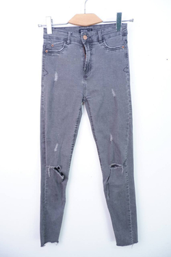 Джинсы Bershka с порезами, маркировка 34, визуально на 40 размер