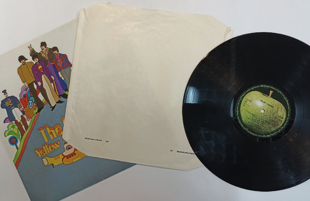 Винтажная виниловая пластинка The Beatles Yellow Submarine (UK 1981)