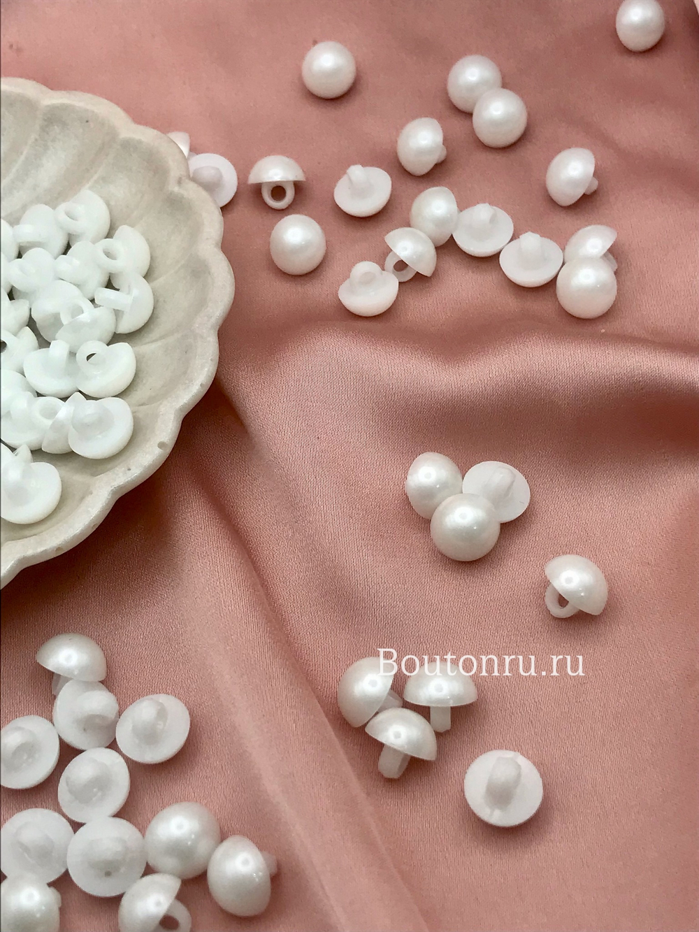 Пуговицы на ножке белые (жемчужные)