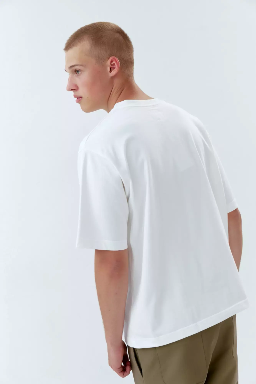 Футболка прямого кроя белого цвета из хлопка