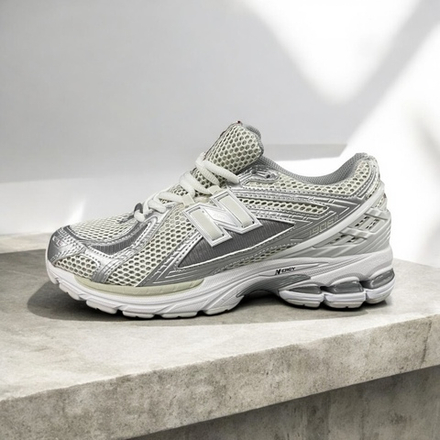 New Balance 1906R • White