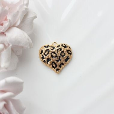 Подвеска с Сердце с фактурной эмалью, 22*22 мм, позолота, П829