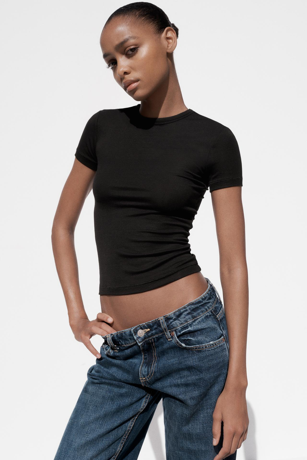 ZARA ФУТБОЛКА ИЗ ВИСКОЗЫ С КОРОТКИМИ РУКАВАМИ, ЧЕРНЫЙ