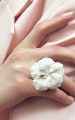 Кольцо Гибискус XL, белый фарфор