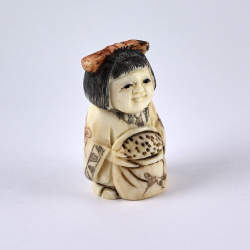 Нэцкэ Гейша с мешком риса