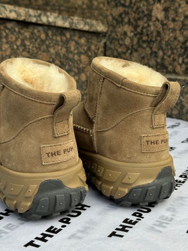 Низкие оливковые угги на тракторной подошве