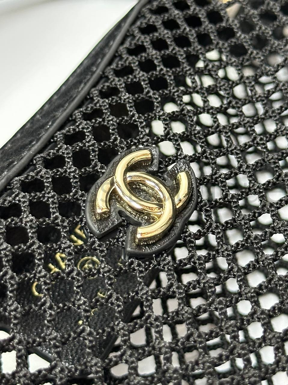 Женская сетчатая сумка Chanel черного цвета