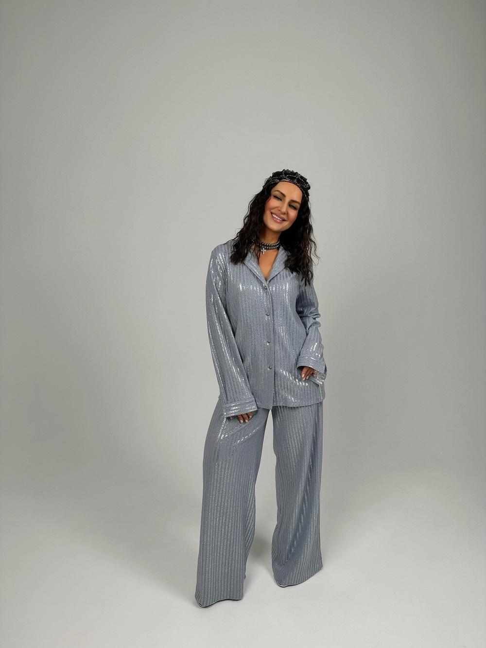 Мерцающий костюм к голубом цвете