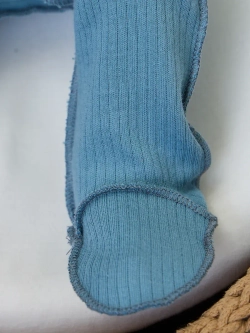 костюм для малыша швами наружу