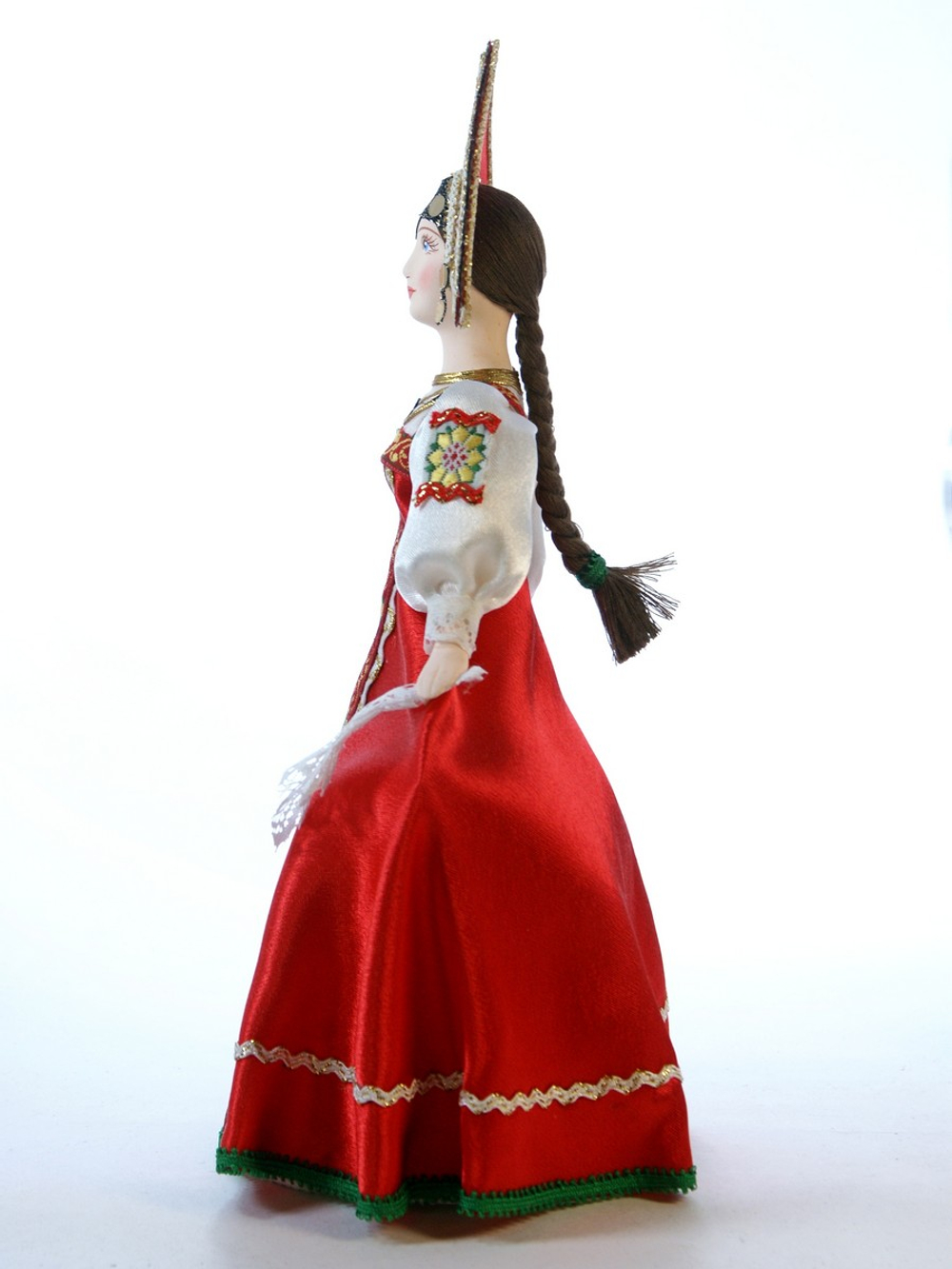 Кукла фарфоровая в русском костюме Плясунья