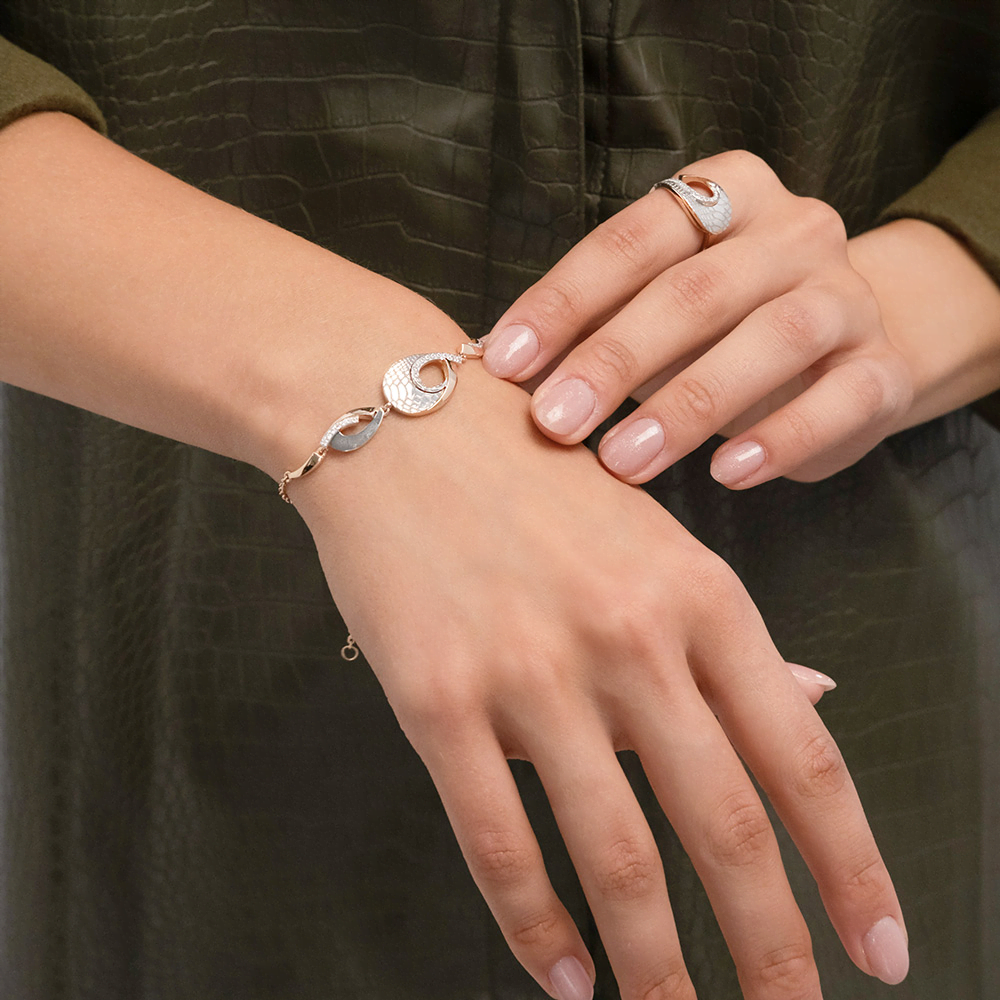 Браслет с принтом «Питон» из комбинированного золота c фианитами Артикул: 05-0804-00-401-1111