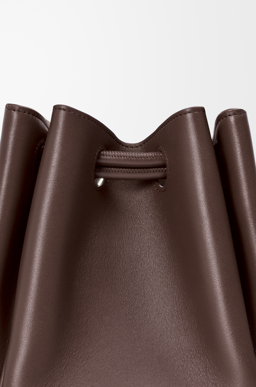 Loewe Маленькая сумка Madrid из мягкой телячьей кожи, темно-каштановый