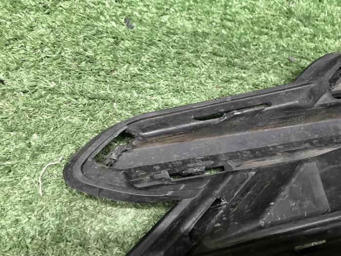 Решетка переднего бампера левая VW Touareg 3 18-23