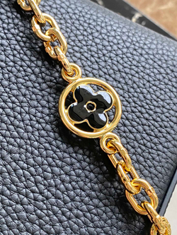 Louis Vuitton Capucines MM