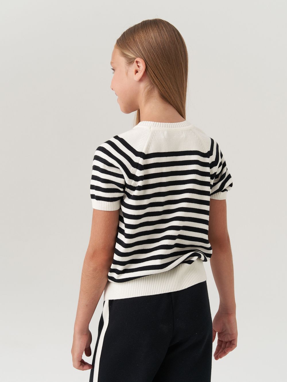 Джемпер для девочки с коротким рукавом AT1012 молочный-черный