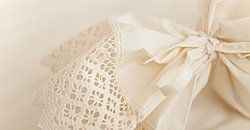 Элитная наволочка декоративная для валика Rose шампань от Luxberry фрагмент