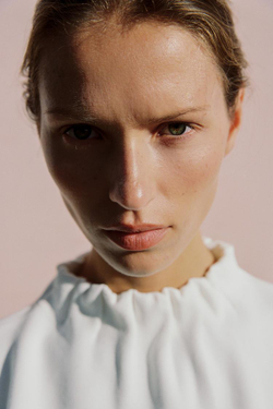 ZARA ТРИКОТАЖНЫЙ ТОП С РЮШАМИ, БЕЛЫЙ