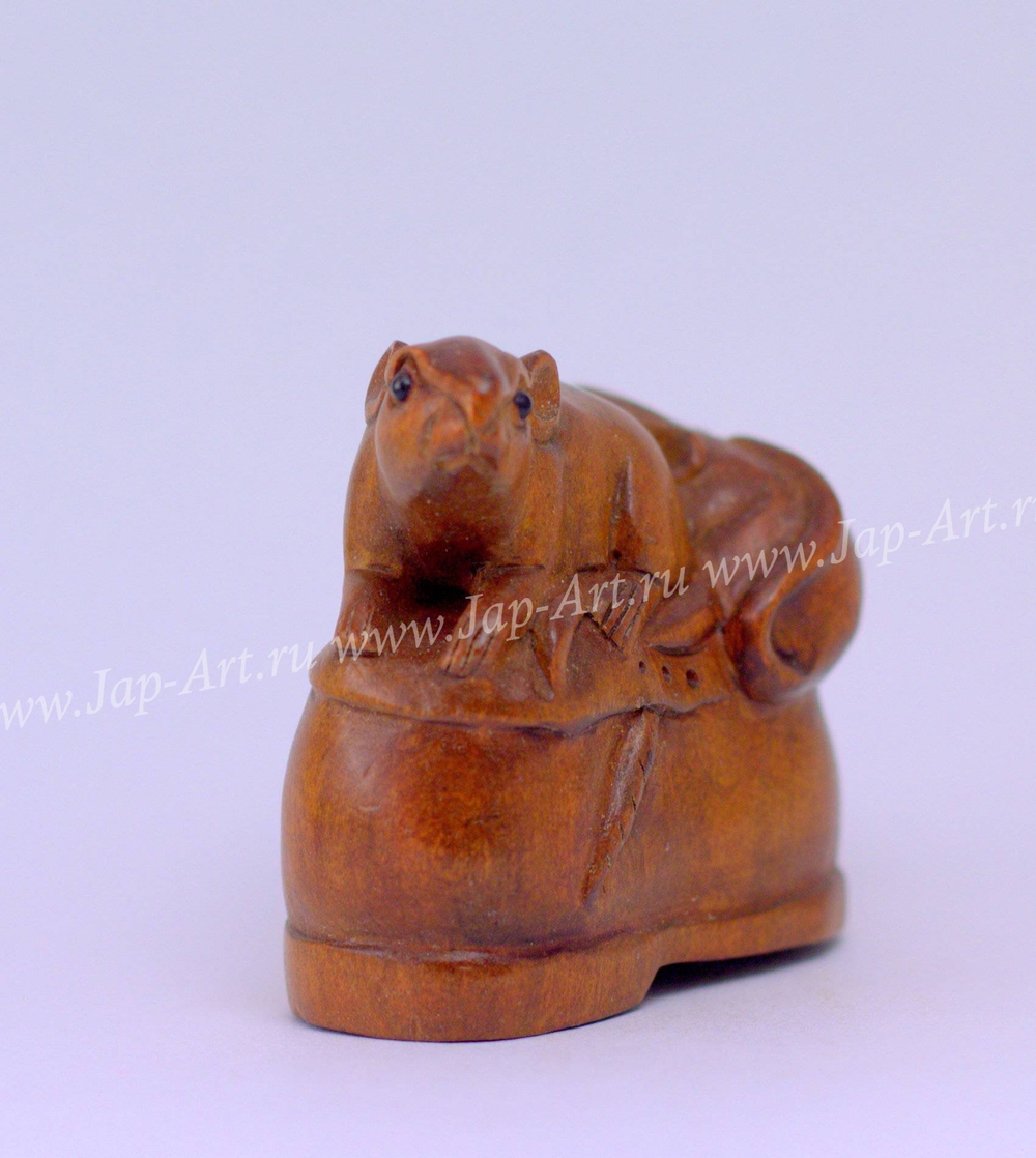 Нэцкэ Две мыши и ботинок