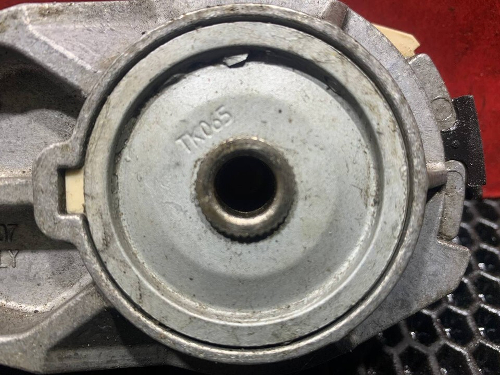 Ролик-натяжитель