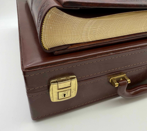 Фотоальбом из кожи "Сотворение" в кейсе с барельефом