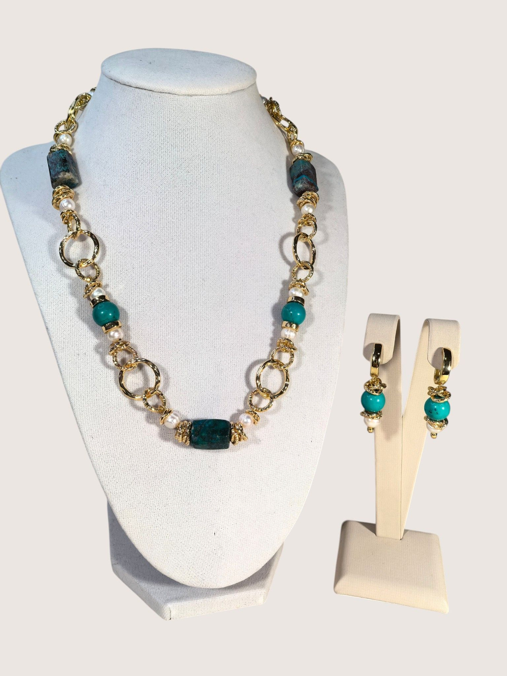 Комплект колье и серьги с хризоколлой