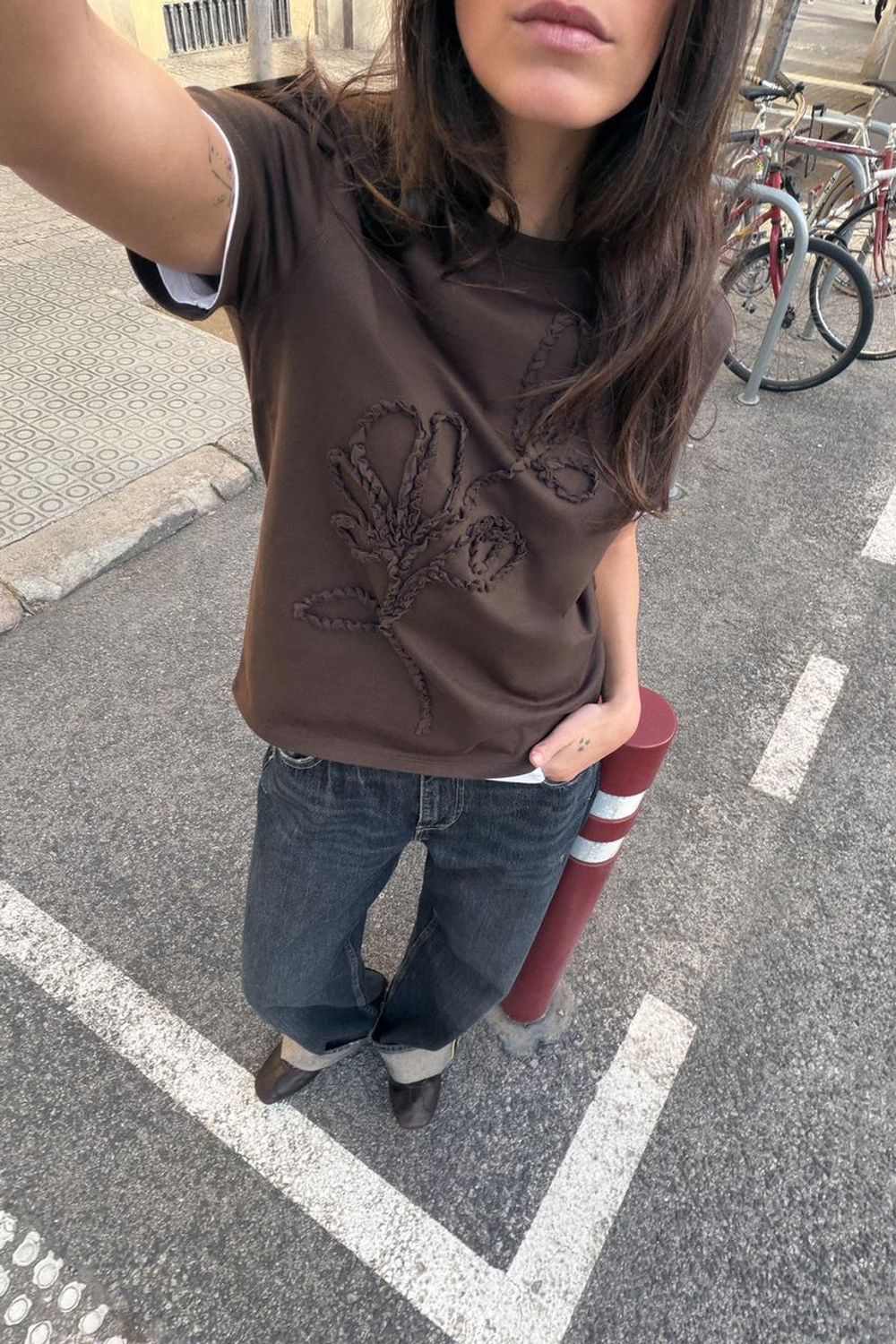 ZARA ФУТБОЛКА С РЕЛЬЕФНЫМИ БАНТАМИ, КОРИЧНЕВЫЙ