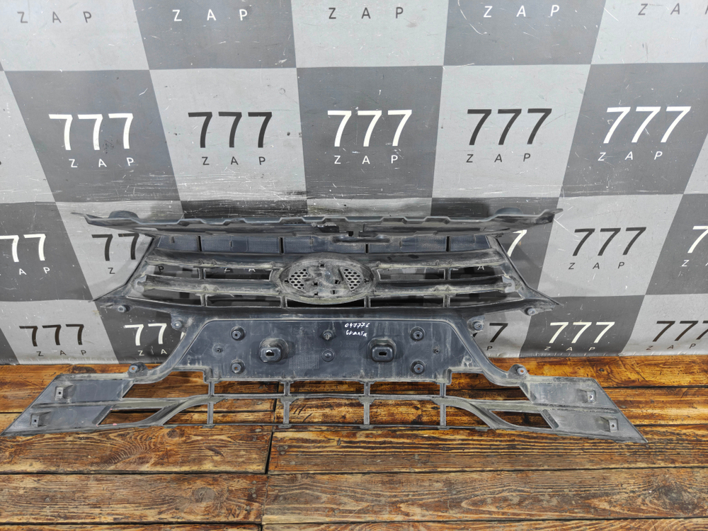 Решетка радиатора LADA Granta 18-нв Б/У Оригинал 8450100959