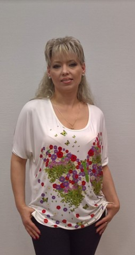 Оригинальный белый блузон с принтом бабочки из цветов