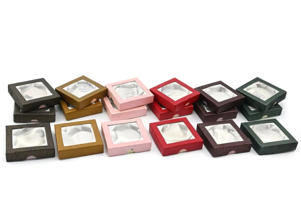 Подарочная упаковка под браслет с окошком 90*90*22мм