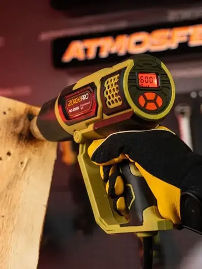 Фен строительный с дисплеем ZORGEPRO ФС-2300-E ( С НАБОРОМ КЕЙС, 2300 Вт, 300-500 л/мин, 60 / 600 градусов, Керамический Нагревательный Элемент )