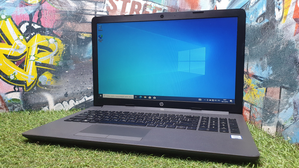 Ноутбук HP i3-7/8Gb