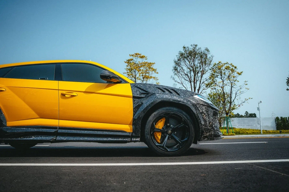 Широкий обвес из кованого карбона для Lamborghini Urus 2017+ Ламборгини Урус