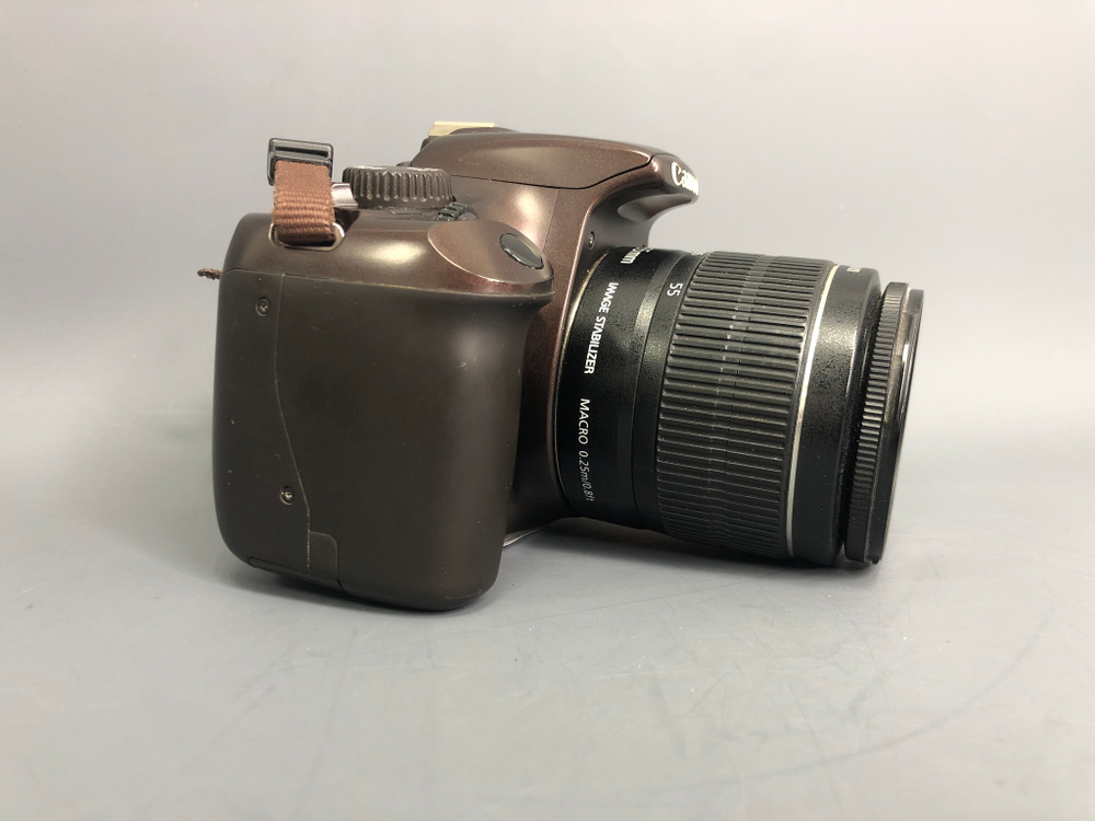 Canon EOS 1100D kit EF-S 18-55mm 3.5-5.6 IS II 14.500 кадров