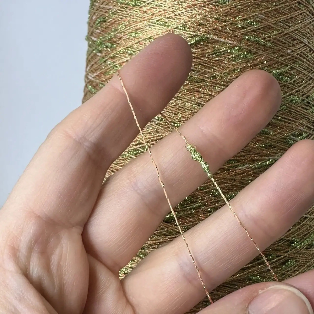 LUCKY STAR - Luxury Selection by Ri.Go; 75% вискоза, 5% п/а, 20% люрекс с утолщениями; 900м/100гр; col. 19022, цвет: оранжевая нить с зелёным люрексом