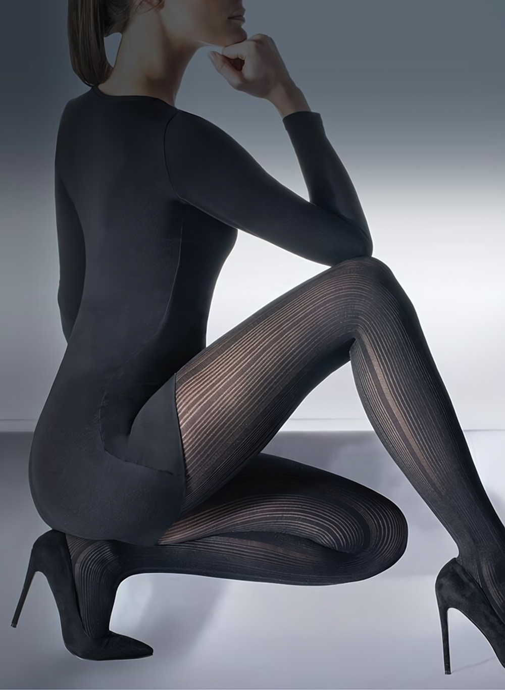 Женственные колготки в полоску разной ширины (Размер: M-L) (Цвет: темно-синий)