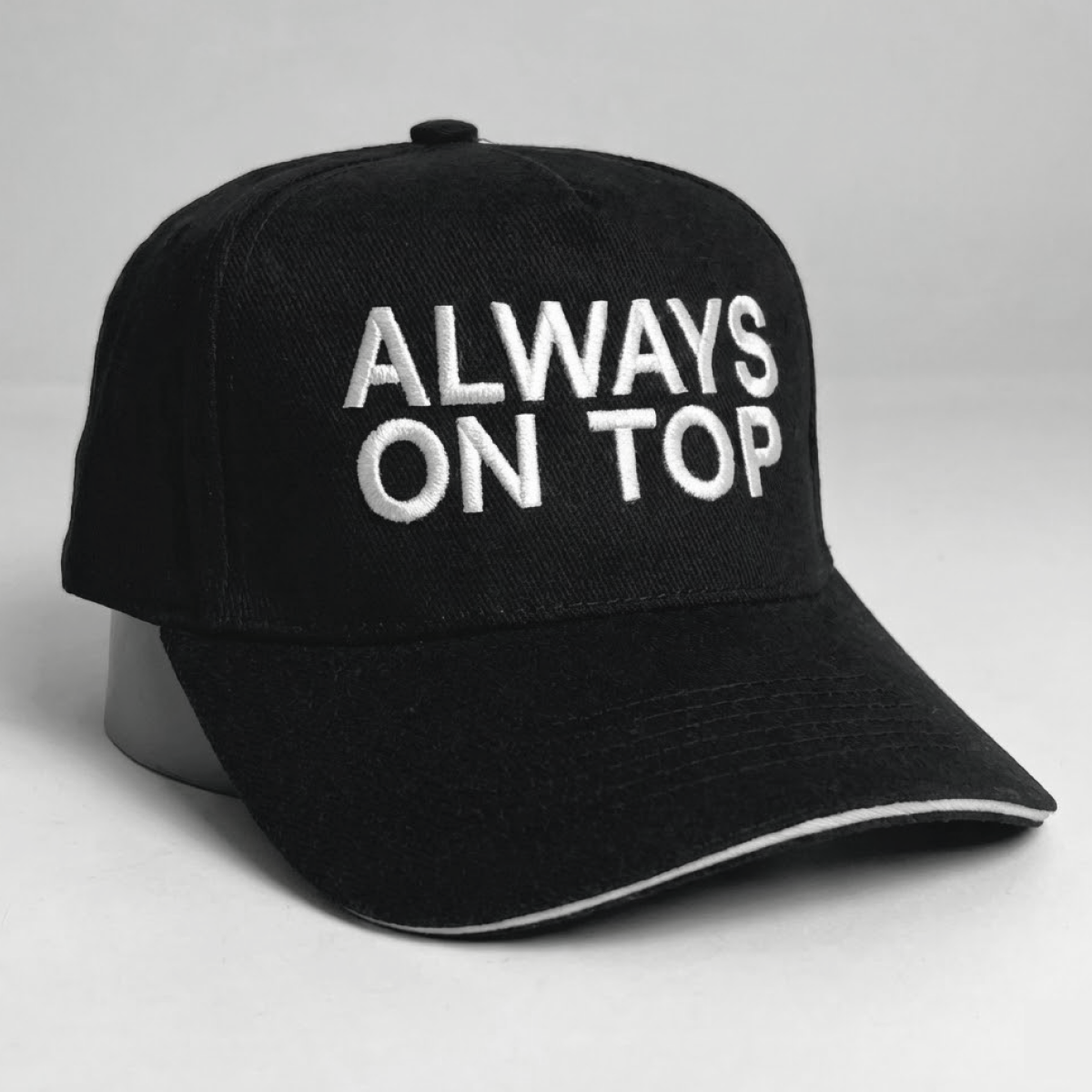 Фирменная бейсболка «Всегда на высоте»