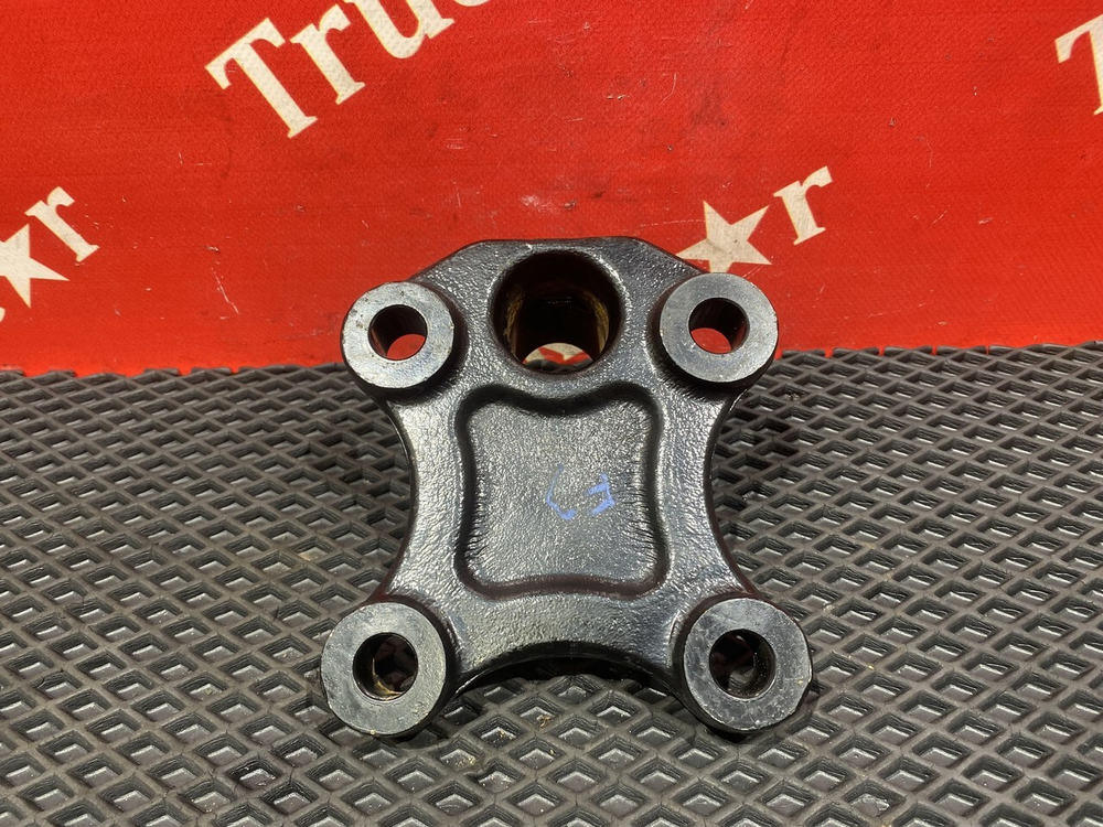 Кронштейн цилиндра подъема кабины 2023г