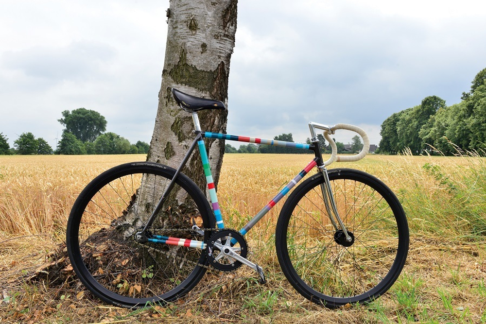 Наклейка на раму велосипеда Marie Remember