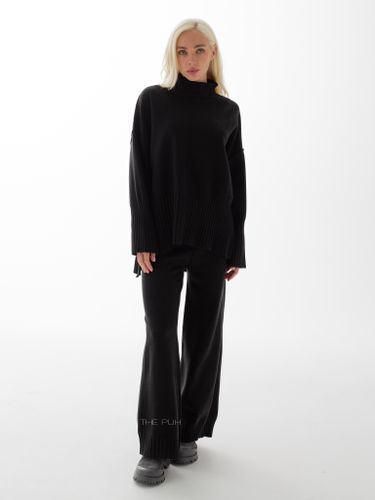 Черный трикотажный костюм с широкими резинками