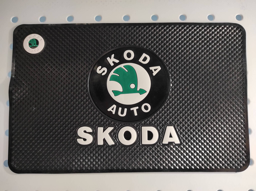 Skoda / Коврик на панель (1 шт.)