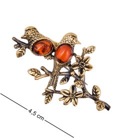AM-3799 Брошь «Птички парочка» (латунь, янтарь)