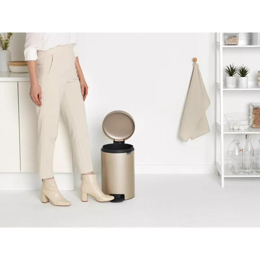 Brabantia - NewIcon Контейнер для мусора Gold Metalic, 12 л. / артикул   304446  / GTIN 8710755304446