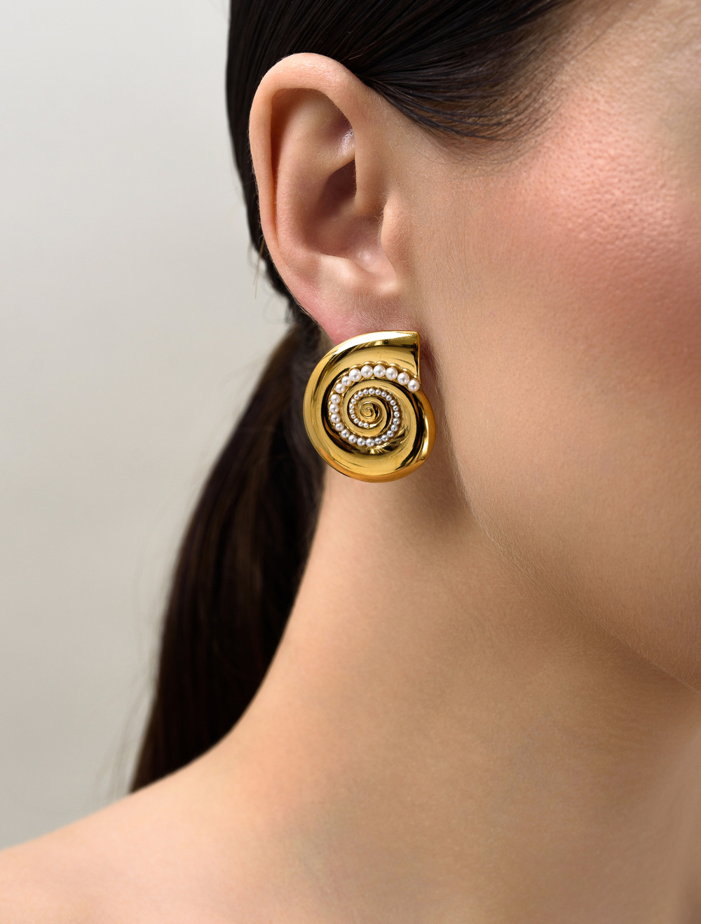 Пусеты Shell Elegant Gold