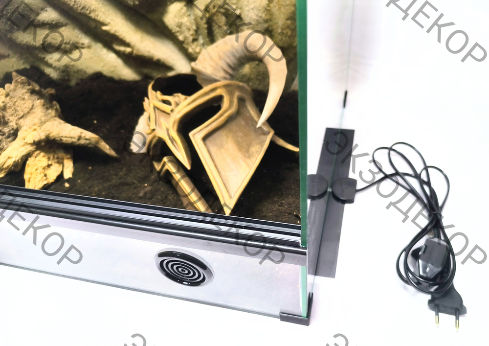 Полный комплект для содержания змеи. Террариум 60х40х40 и всё необходимое для содержания.