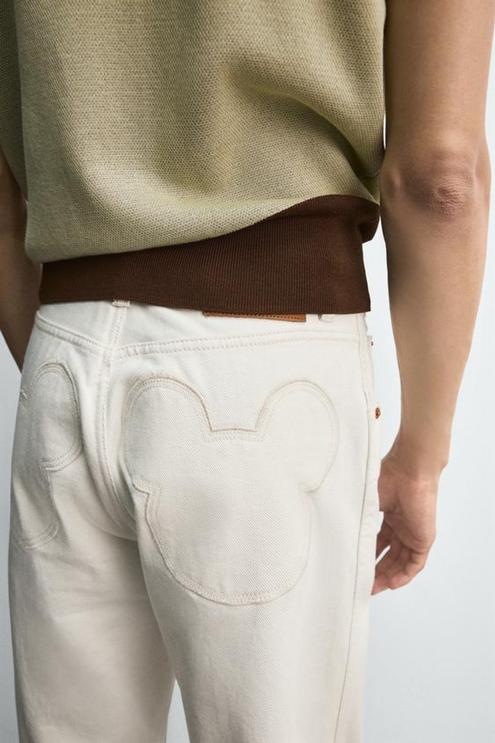 ZARA HARRY LAMBERT X DISNEY ДЖИНСЫ КЛЕШ, ЖЕЛТОВАТО-БЕЛЫЙ