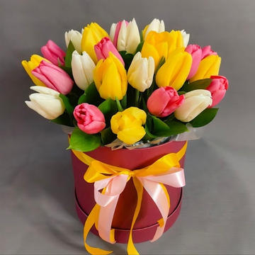 Коробка с 31 тюльпанами
