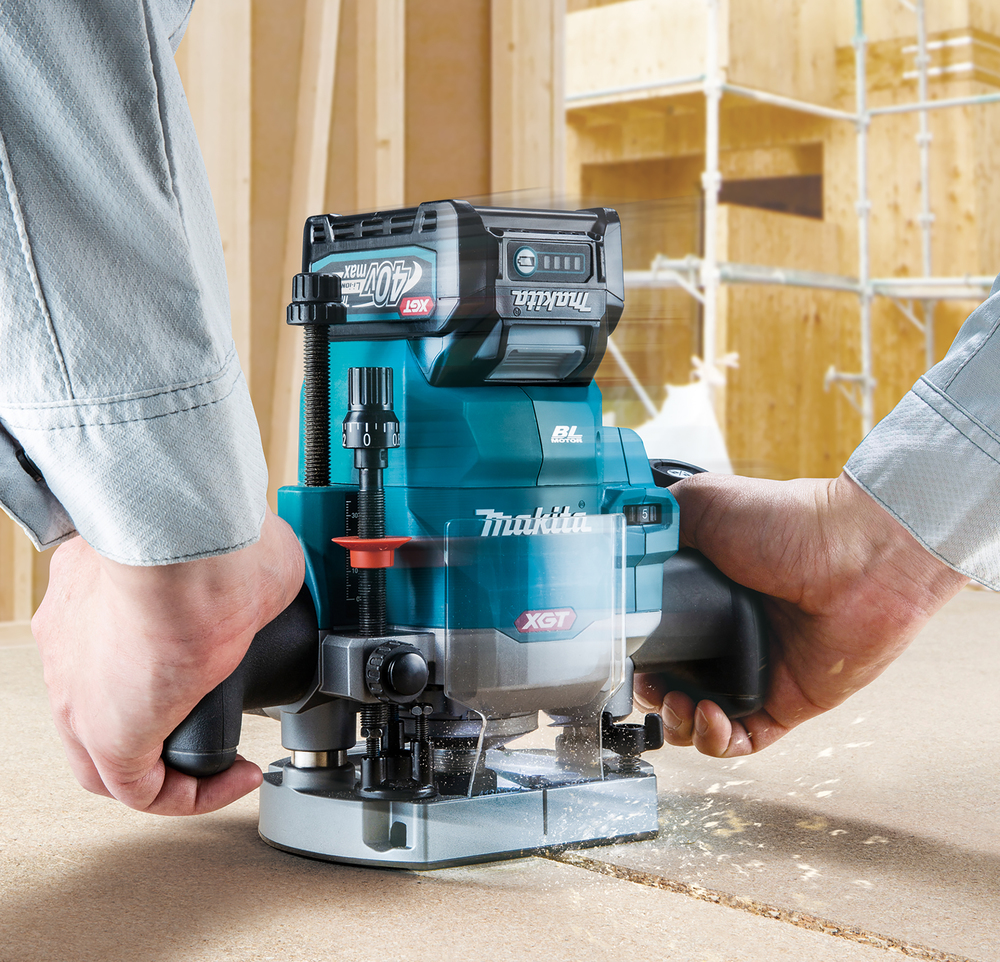 Аккумуляторный погружной фрезер Makita RP001GZ